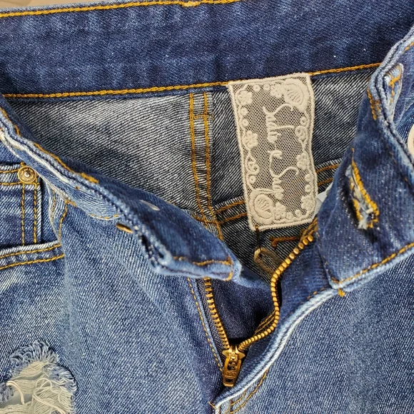 NWT Sadie & Sage Anthropologie Brand Distressed Patch Jeans S8ze Small - Picture 4 of 12